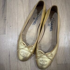 CHANEL Metallic Gold Leather Ballet Flats with CC Logo